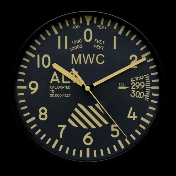 MWC wandklok met retro patroon wijzerplaat en stil kwartsuurwerk met geveegde secondewijzer (ca. 22