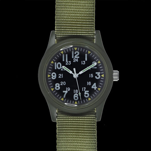 Military Watch Company 1960 / 1970 Classic US Vietnam Horloge "MIL-W-3818B" met Olijfgroene Militaire NATO Band