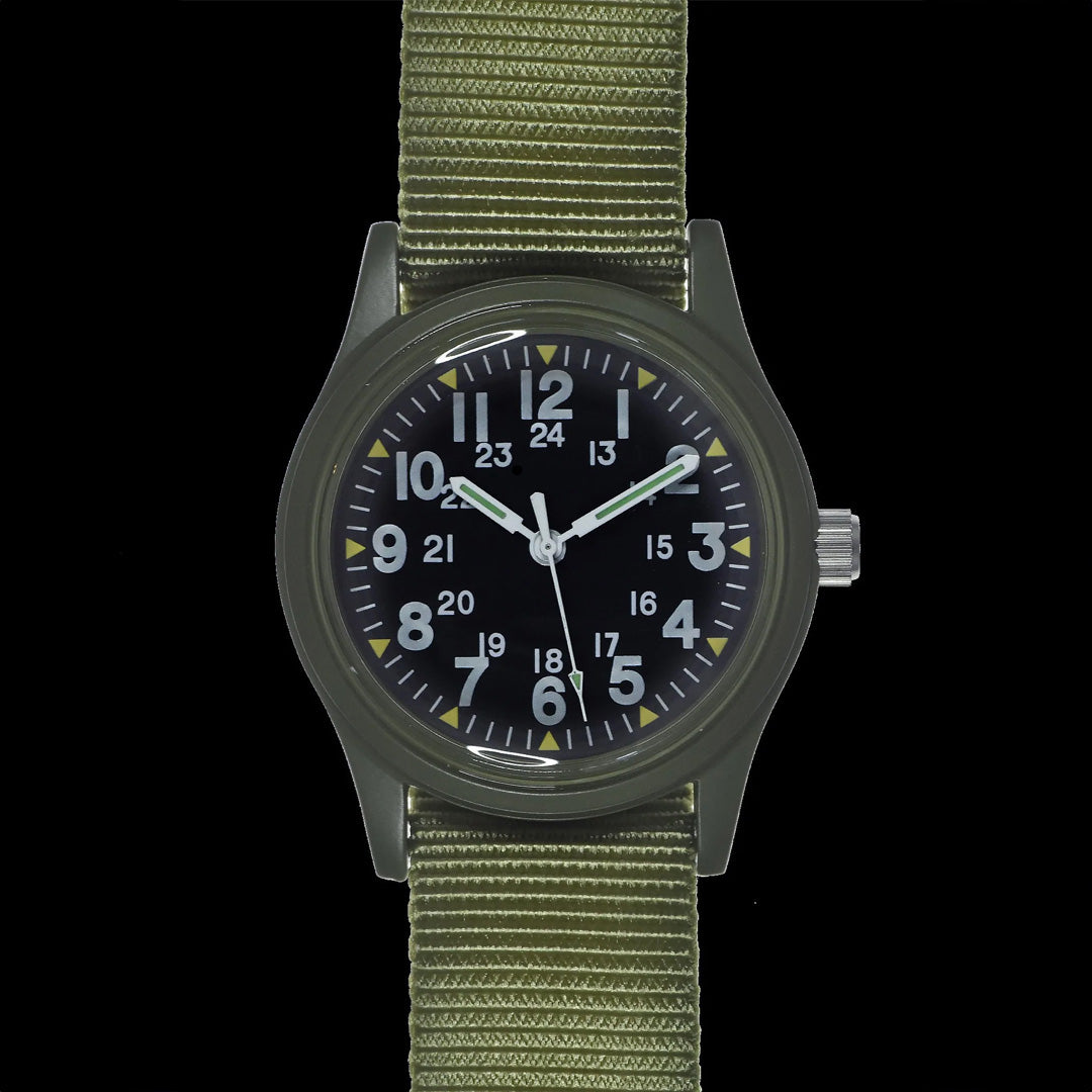 Military Watch Company 1960 / 1970 Classic US Vietnam Horloge "MIL-W-3818B" met Olijfgroene Militaire NATO Band