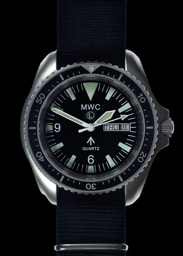 MWC 1999-2001 patroon Quartz dag/datum militair duikhorloge met roestvrijstalen kast en saffierglas