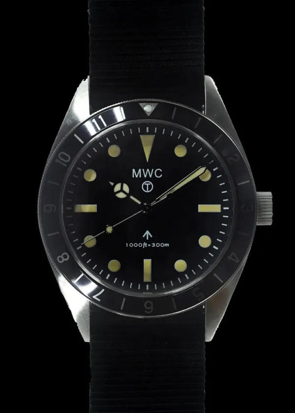 MWC Classic 1960s Pattern Dual Time Zone Divers Watch met Retro Luminova-verf en een hybride mechanisch/quartz-uurwerk