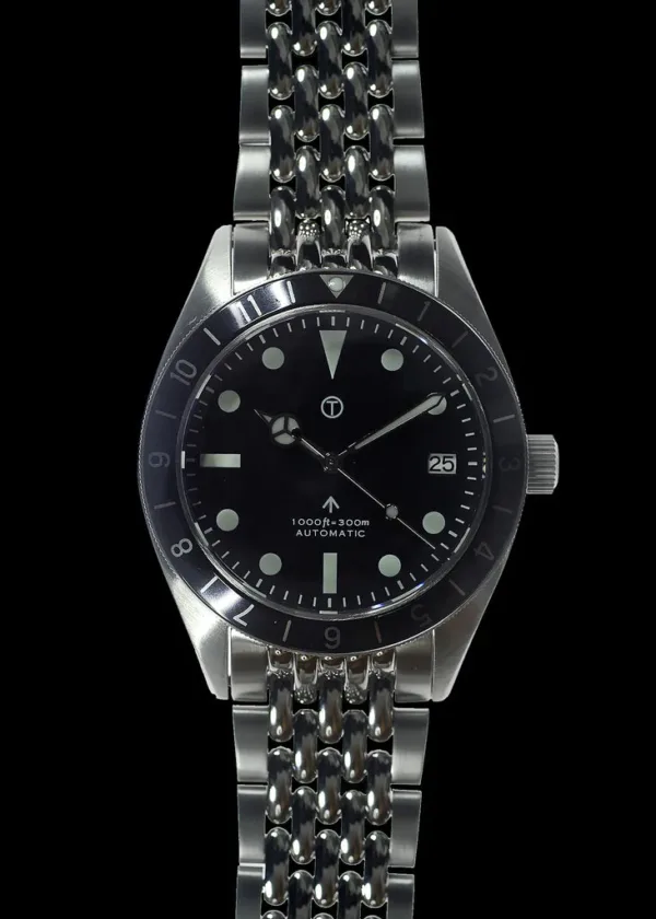MWC Classic 1960s Pattern Dual Time Zone Automatic Divers Watch met saffierglas en Luminova op bijpassende armband