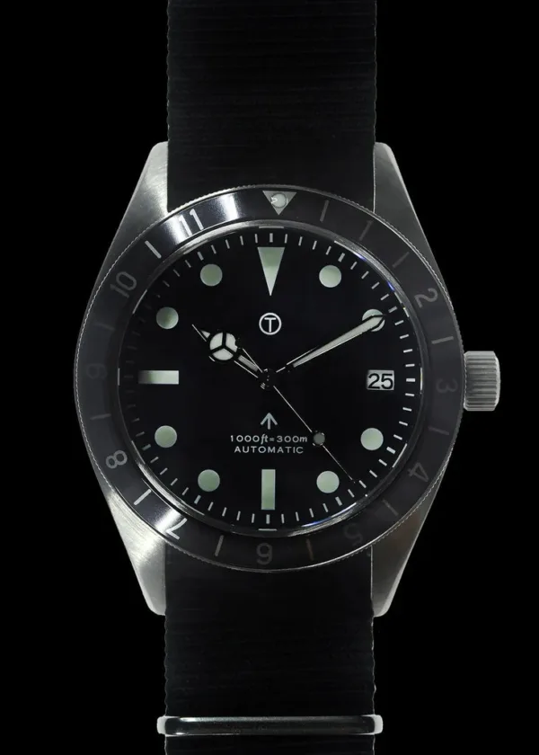 MWC Classic 1960s patroon Dual Time Zone automatisch duikhorloge met Luminova en saffierglas