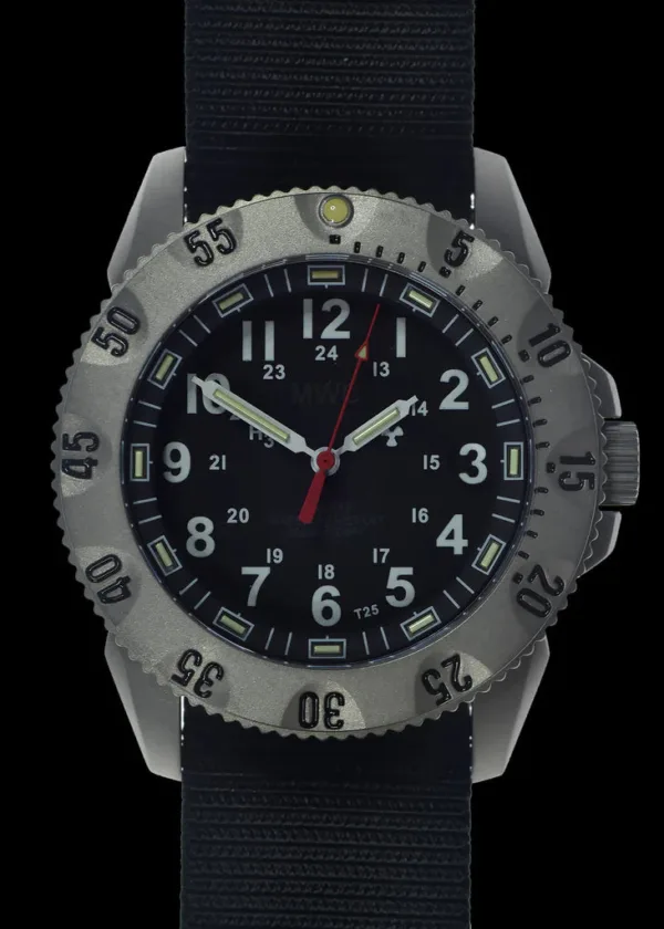 MWC P656 Nieuwste Model Titanium Tactical Series Horloge met GTLS Tritium en Tien Jaar Batterijduur (Niet-Datum Versie)