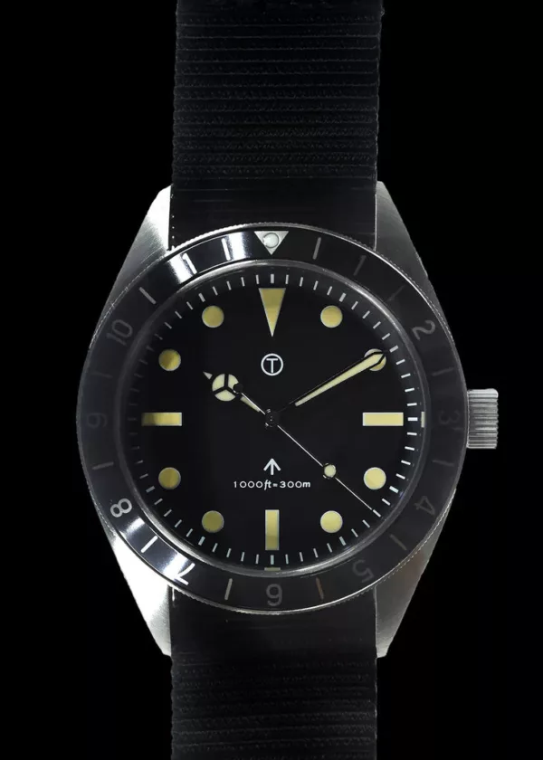 MWC Classic 1960s Pattern Dual Time Zone Divers Watch met Retro Luminova-verf en een hybride mechanisch/quartz-uurwerk